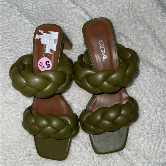 NWOT Army Green Soda Braided Heels - Picture 3 of 4